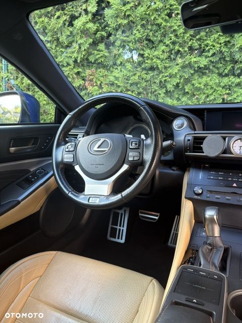 Lexus RC 200t / 300 F Sport - 12