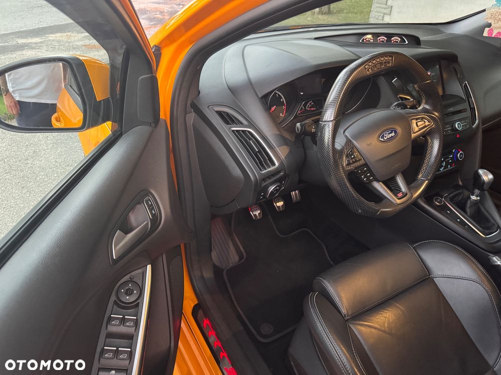 Ford Focus 2.0 EcoBoost ST - 36