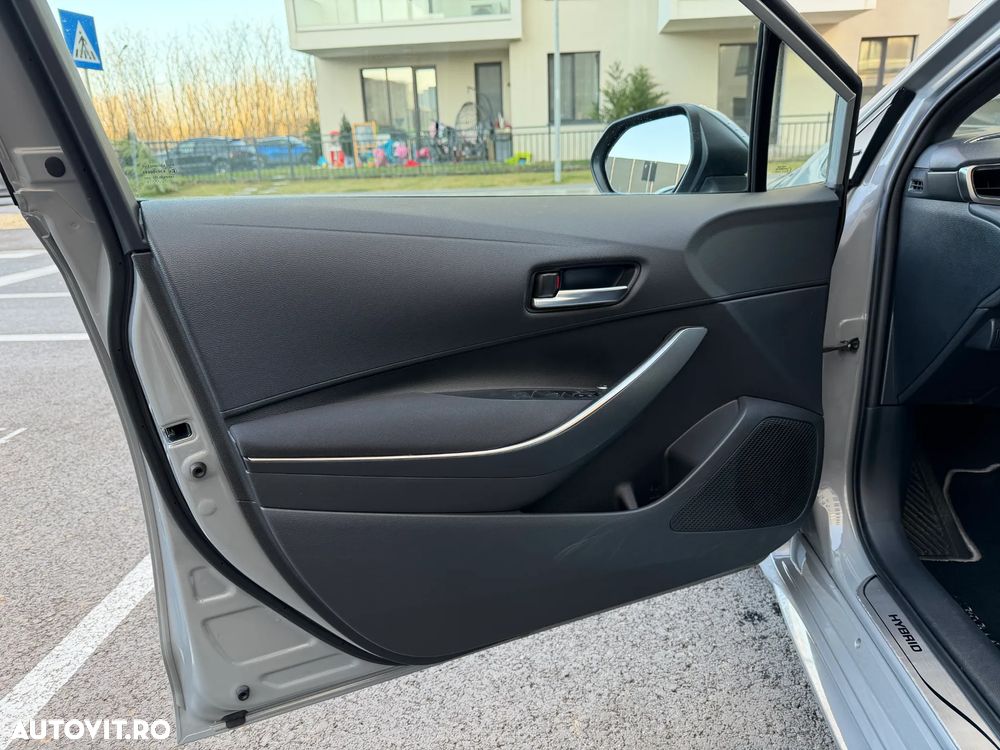 Toyota Corolla 1.8 HSD Business - 11