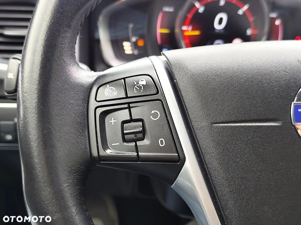 Volvo V60 D6 AWD Plug-in Hybrid Summum - 23