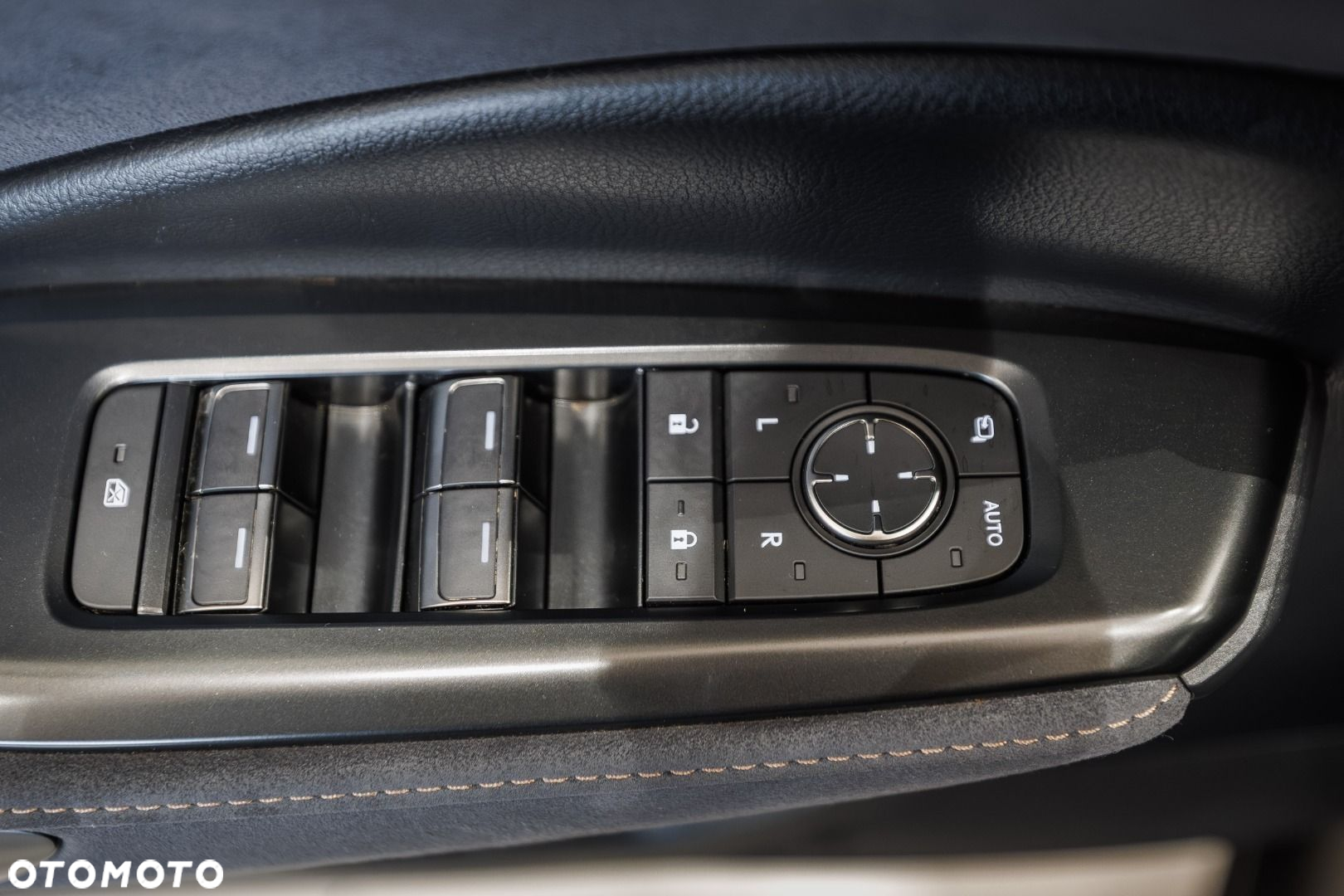 Lexus Inny - 25