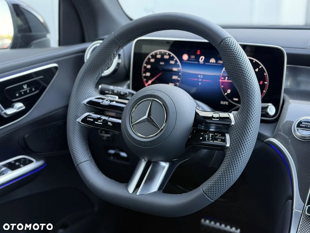 Mercedes-Benz GLC - 32