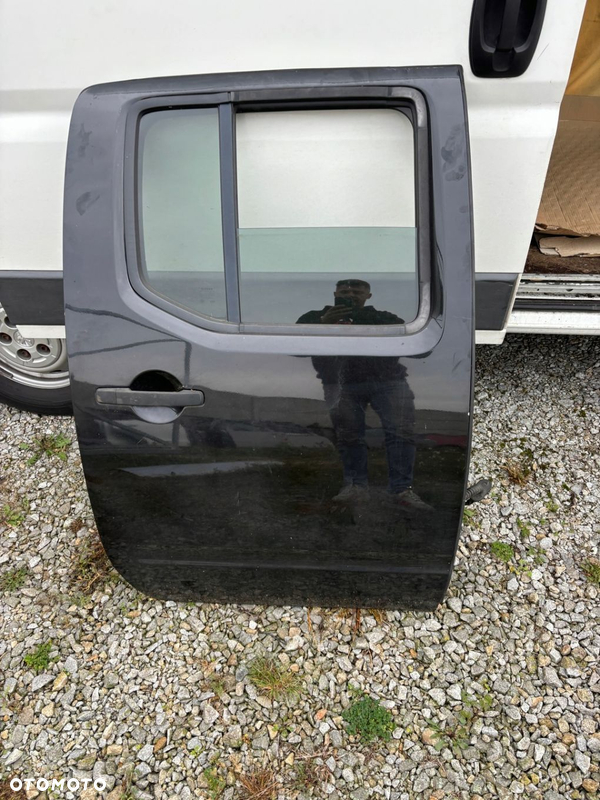 Nissan Navara D40 KOMPLETNE DRZWI PRAWY TYŁ PRAWE TYLNE GN0