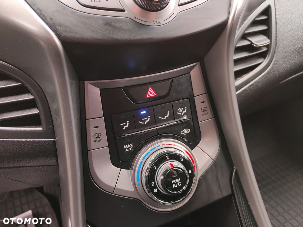 Hyundai Elantra 1.6 Comfort - 13
