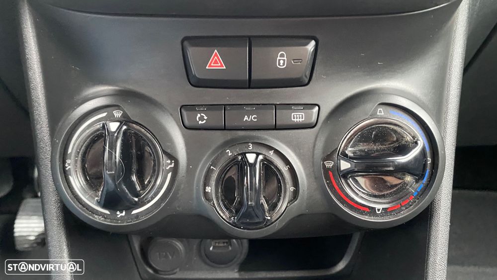 Peugeot 208 1.2 PureTech Signature - 48