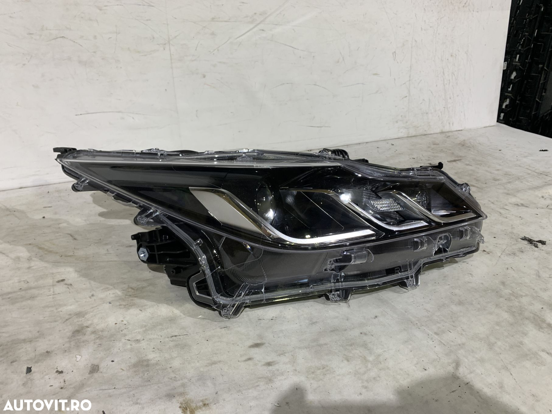 Far dreapta Toyota Corolla, 2019, 2020, 2021, 2022, 2023, cod origine OE 8130-02T31. - 3
