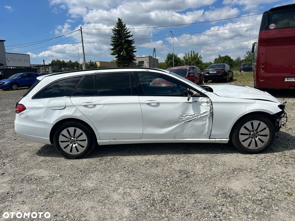 Mercedes-Benz Klasa E 220 d 4Matic 9G-TRONIC Avantgarde - 4