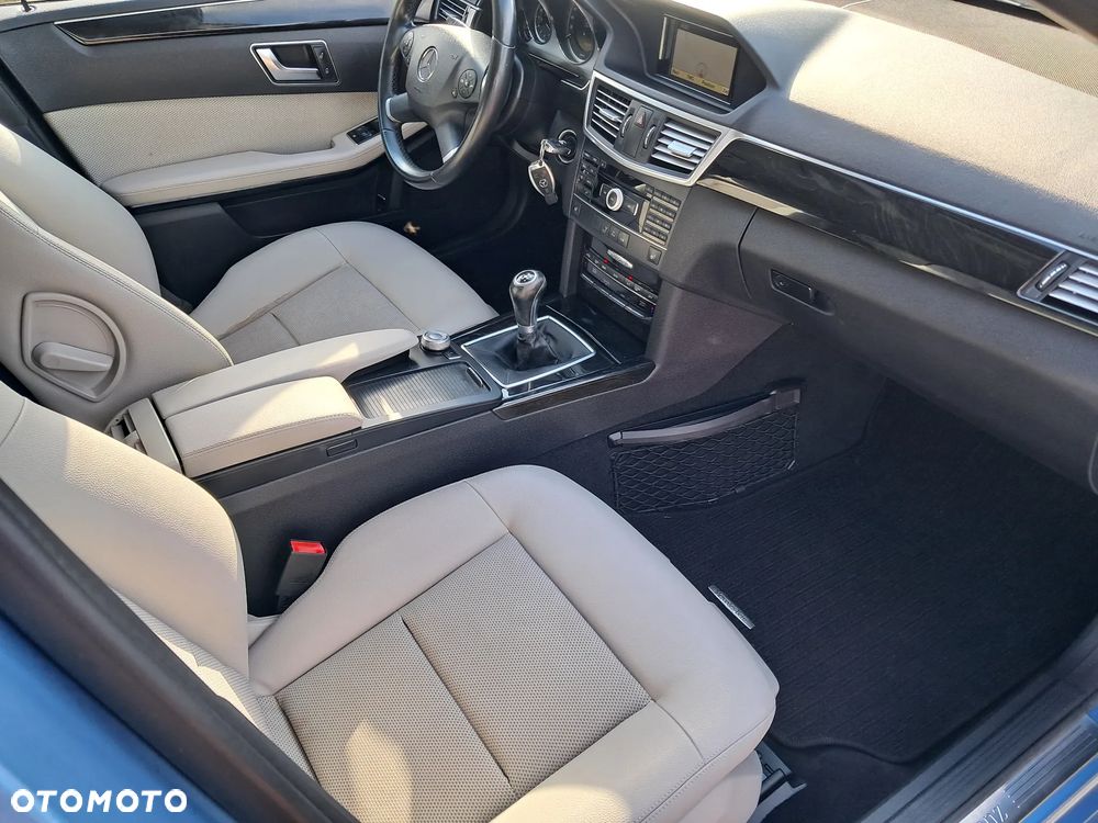 Mercedes-Benz Klasa E 220 CDI DPF BlueEFFICIENCY Elegance - 18