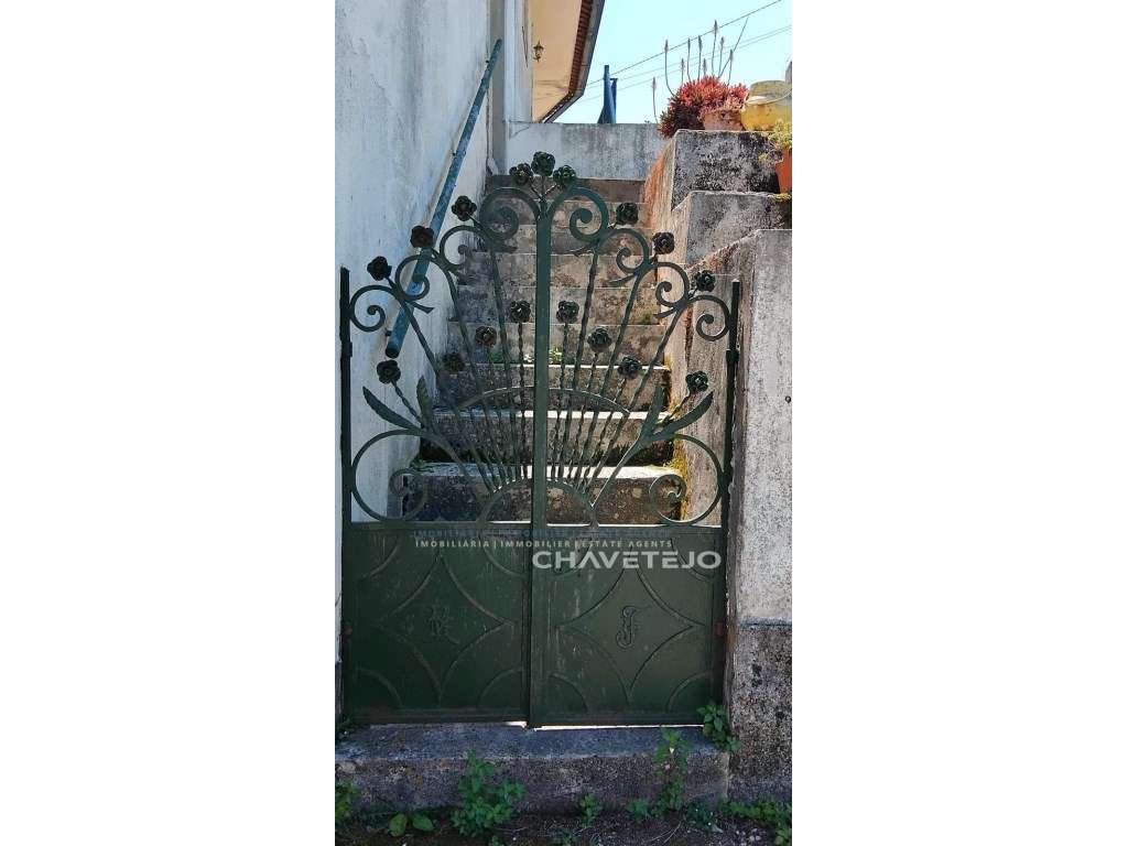 Casa De Aldeia Com Três Quartos, Varanda E Pátio - Grande imagem: 2/30