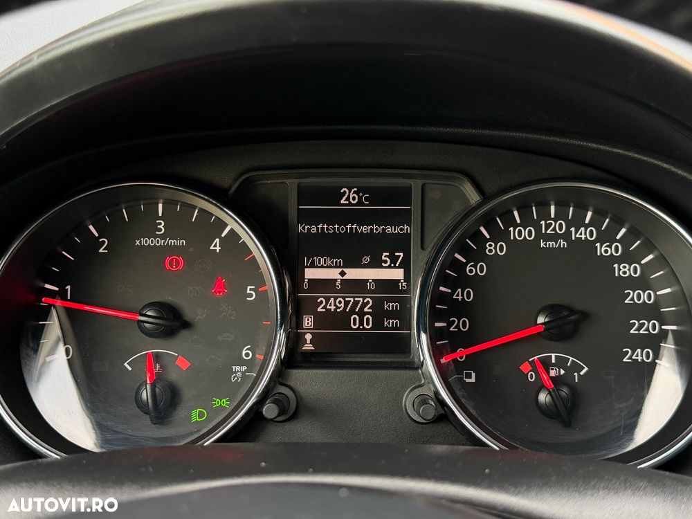 Nissan Qashqai 1.6 dCi DPF tekna - 14