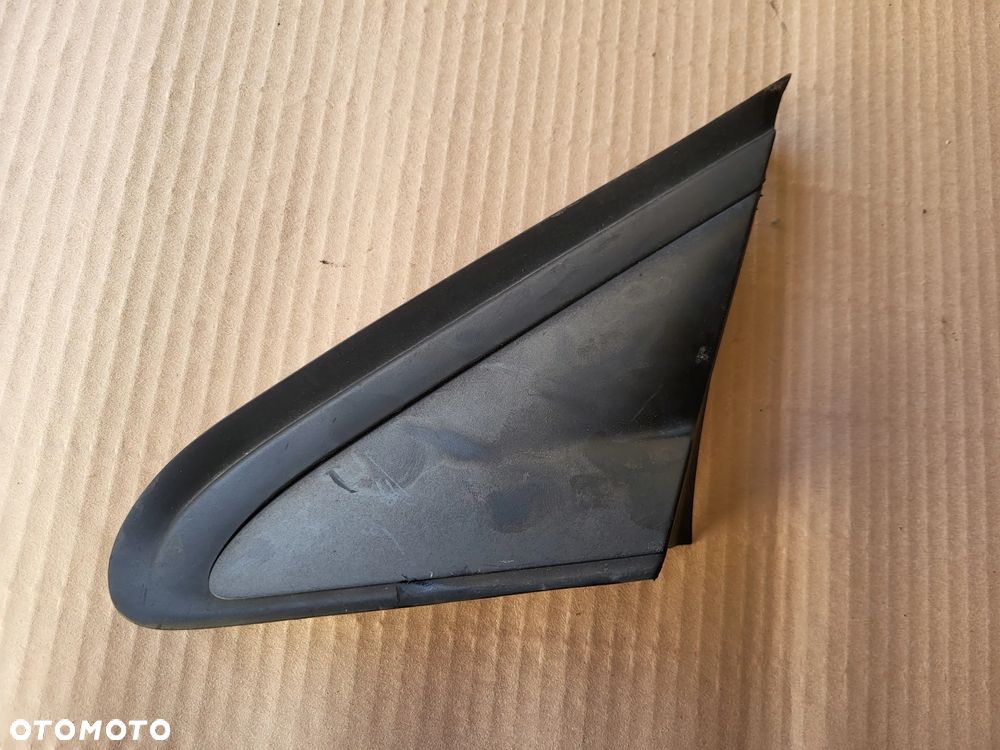 Trójką błotnika lewy przedni Peugeot 208 - 1