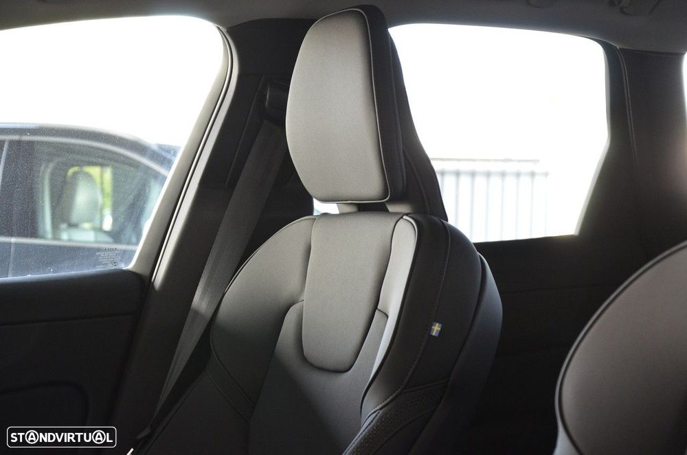 Volvo XC 60 2.0 T6 PHEV Plus Dark - 14