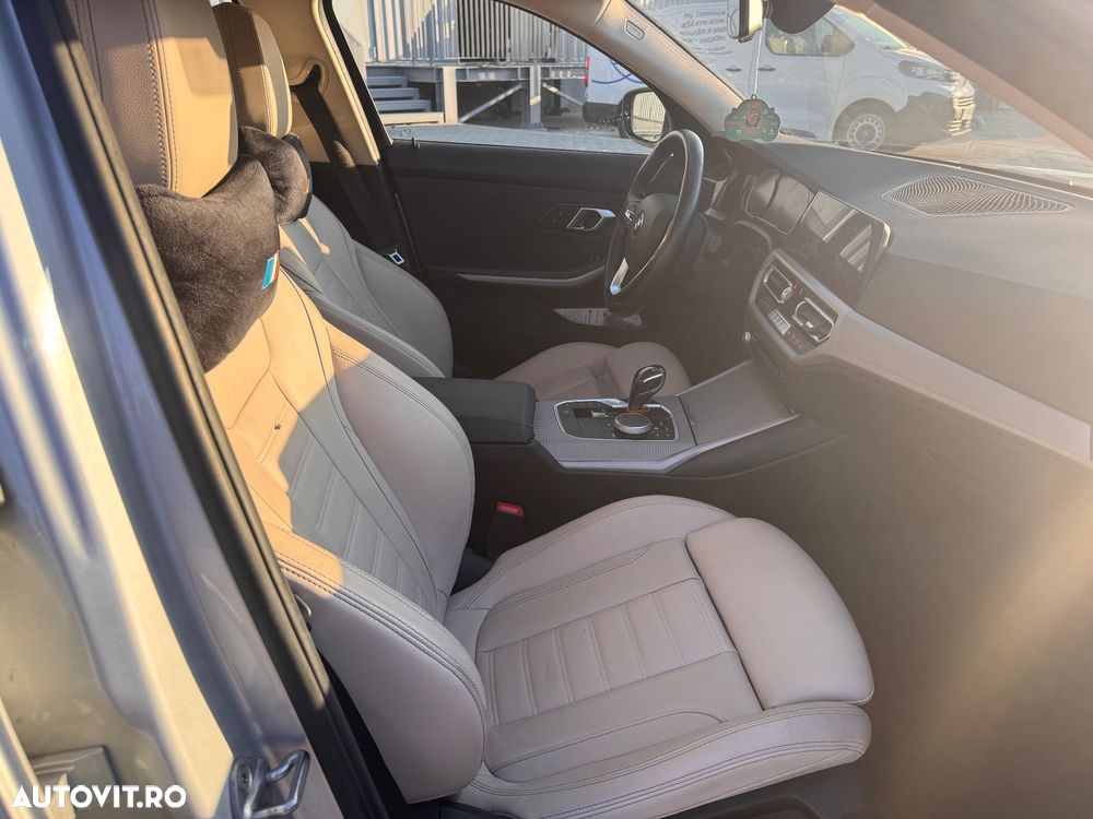 BMW Seria 3 320d Touring xDrive Aut. - 13