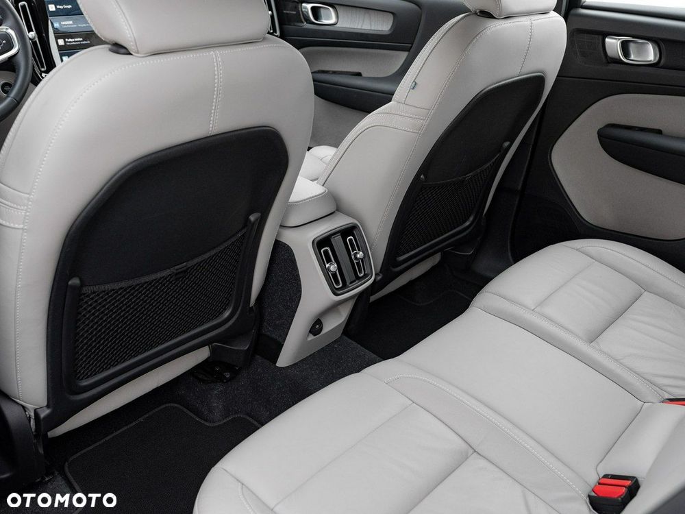 Volvo XC 40 B3 Plus Bright - 25