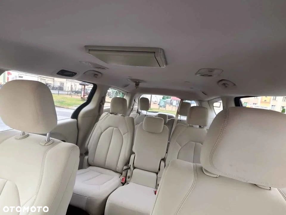 Chrysler Pacifica - 2