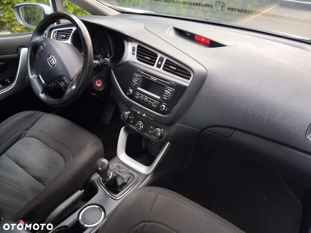 Kia Ceed 1.4 CVVT Attract - 24