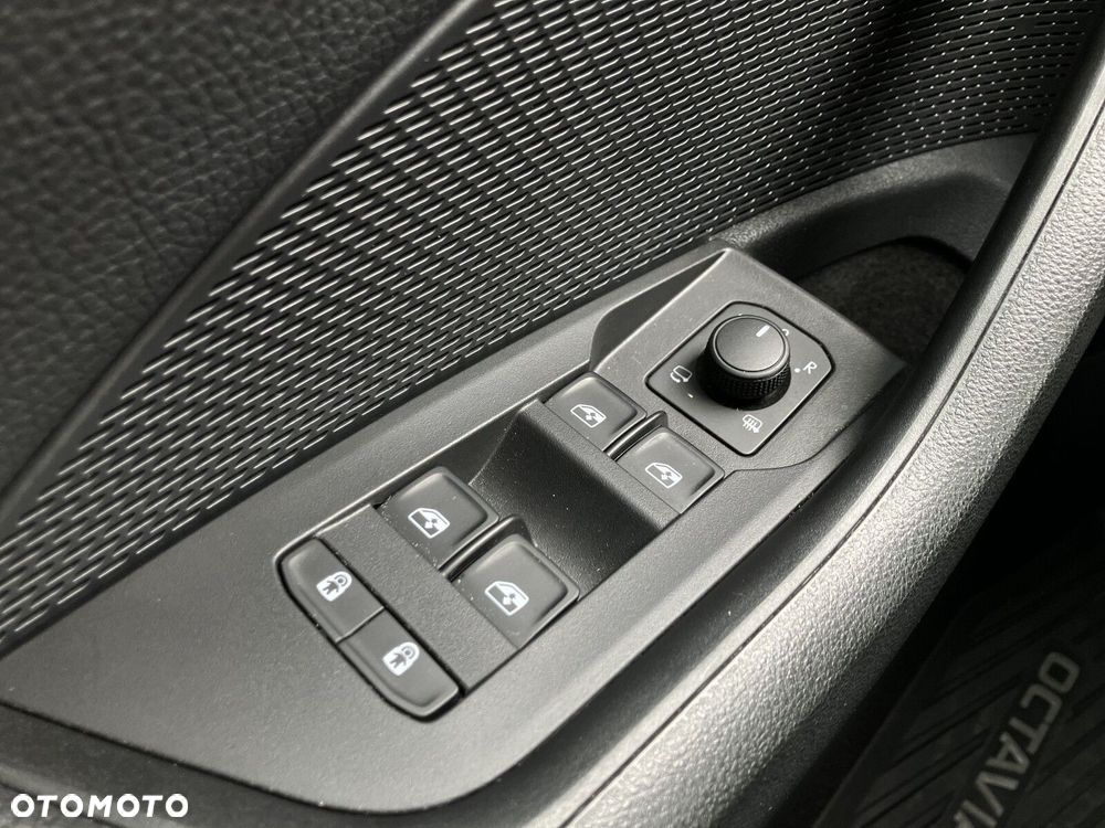 Skoda Octavia 1.5 TSI mHEV Selection DSG - 24