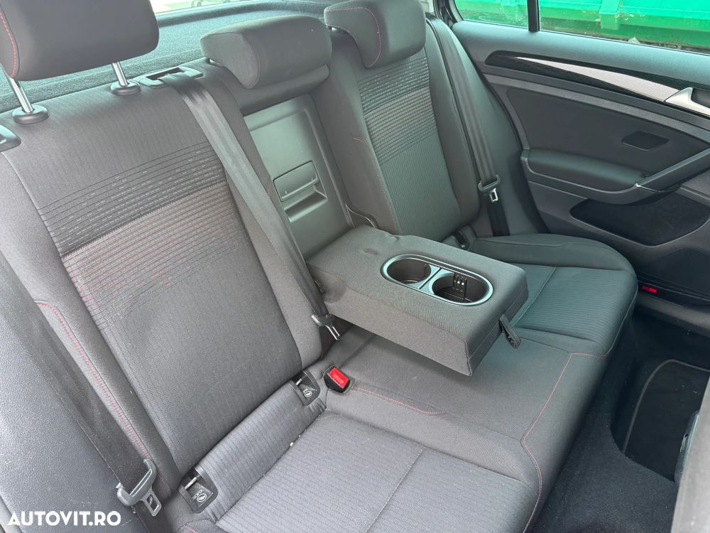Volkswagen Golf - 8