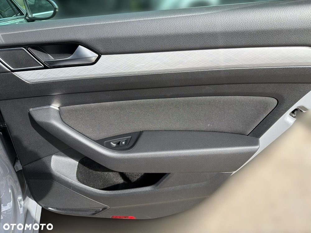 Volkswagen Passat - 36