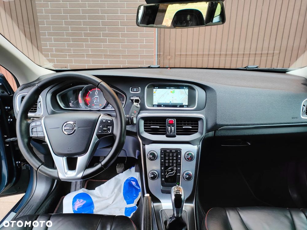 Volvo V40 D2 Ocean Race - 11