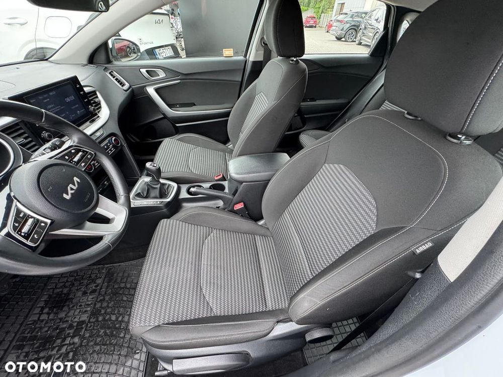 Kia Ceed 1.5 T-GDI M - 11