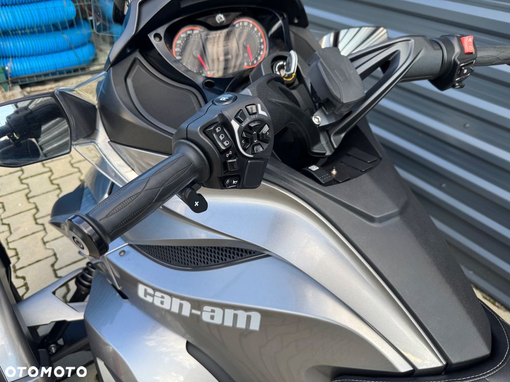 Can-Am Spyder - 16