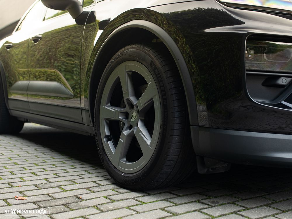 Porsche Macan Electric 4 - 6