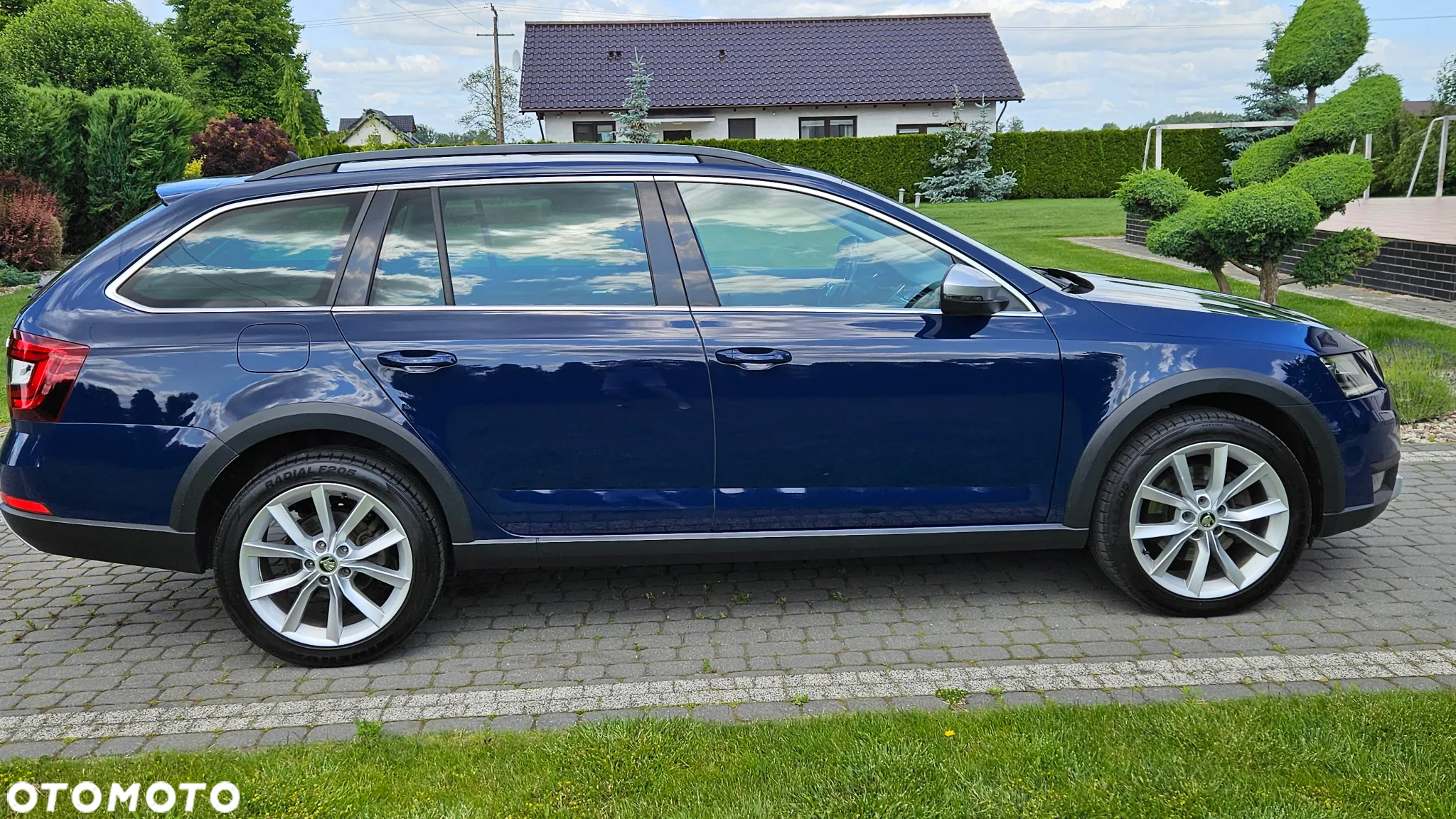 Skoda Octavia Combi 2.0 TDI 4x4 DSG Scout - 11
