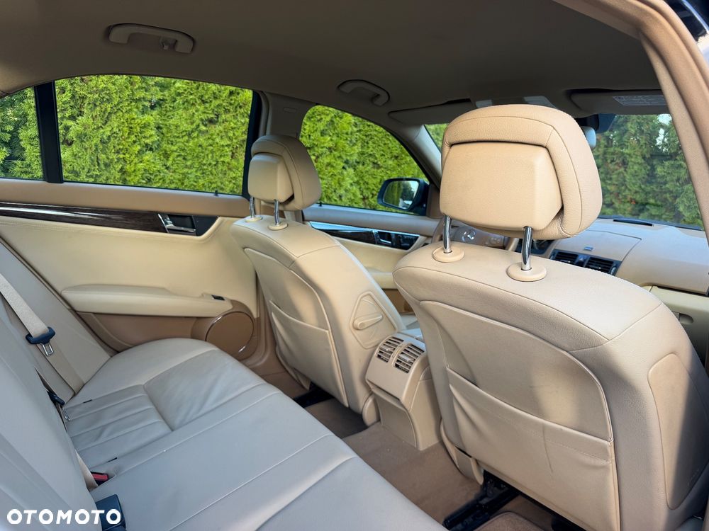 Mercedes-Benz Klasa C 350 7G-TRONIC Elegance - 16