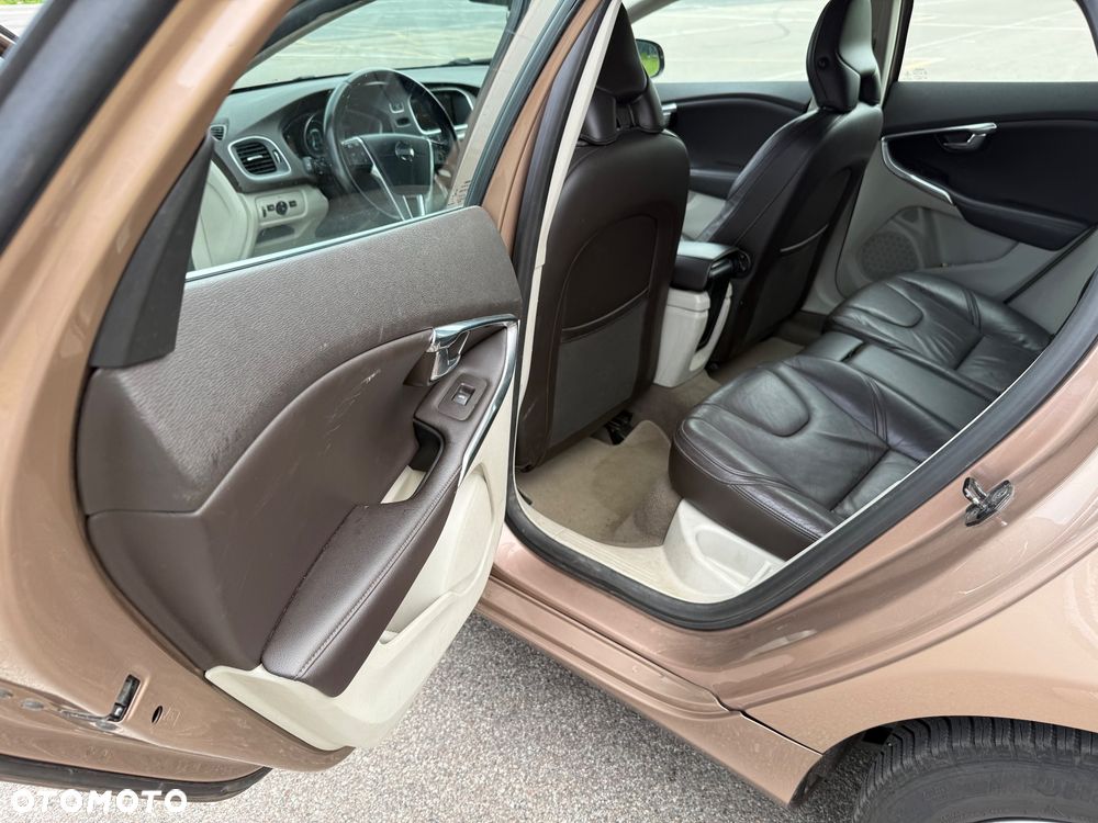 Volvo V40 D2 Momentum - 12