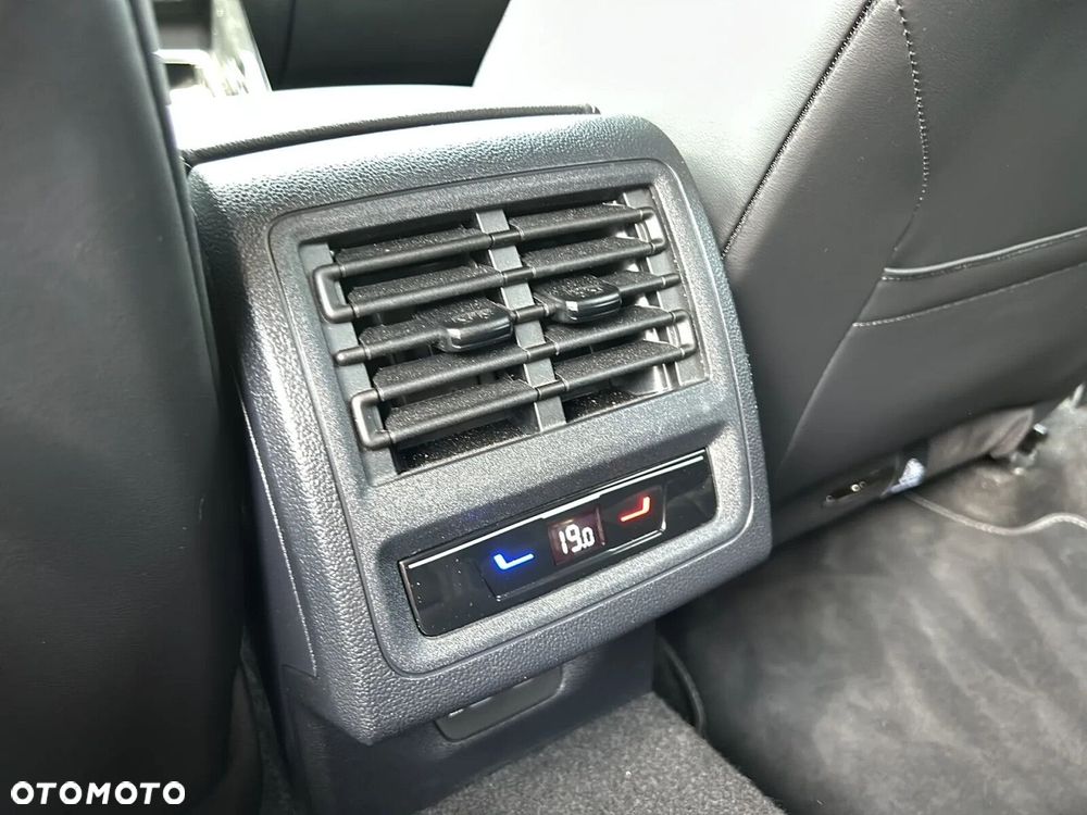 Volkswagen Golf 1.5 eTSI mHEV R-Line DSG - 37