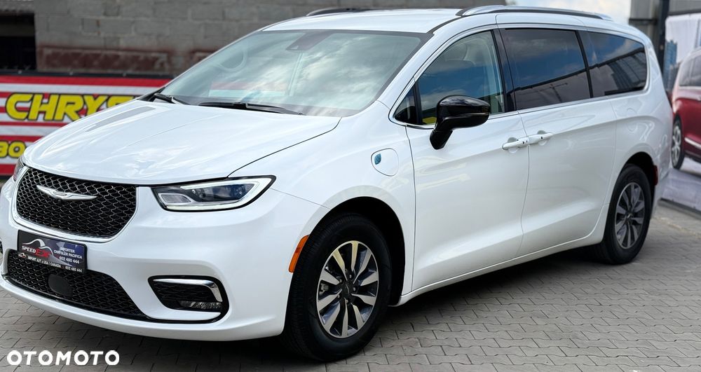 Chrysler Pacifica - 8