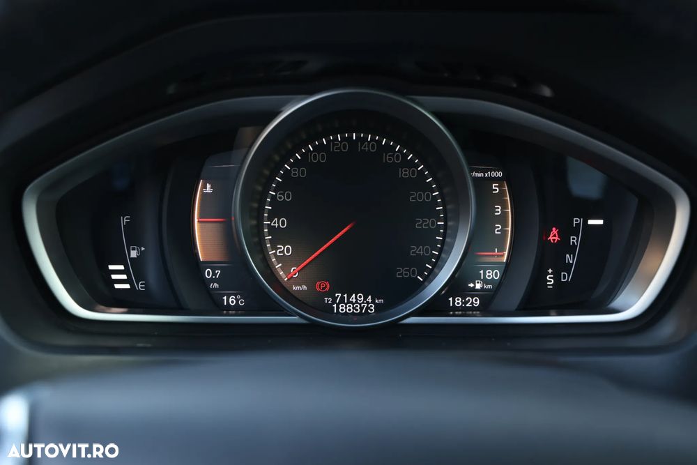 Volvo V40 D3 Geartronic Momentum - 26