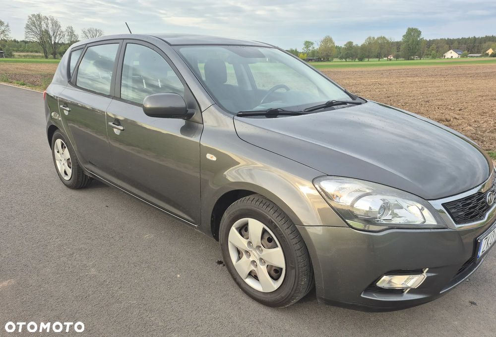 Kia Ceed - 8