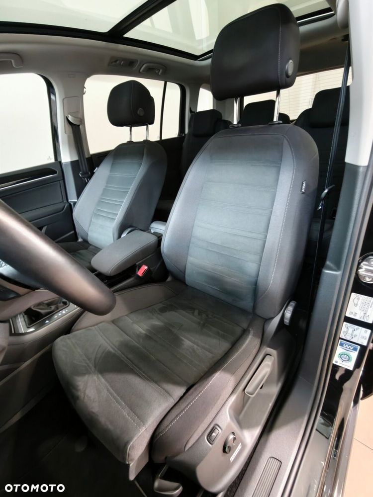 Volkswagen Touran - 22