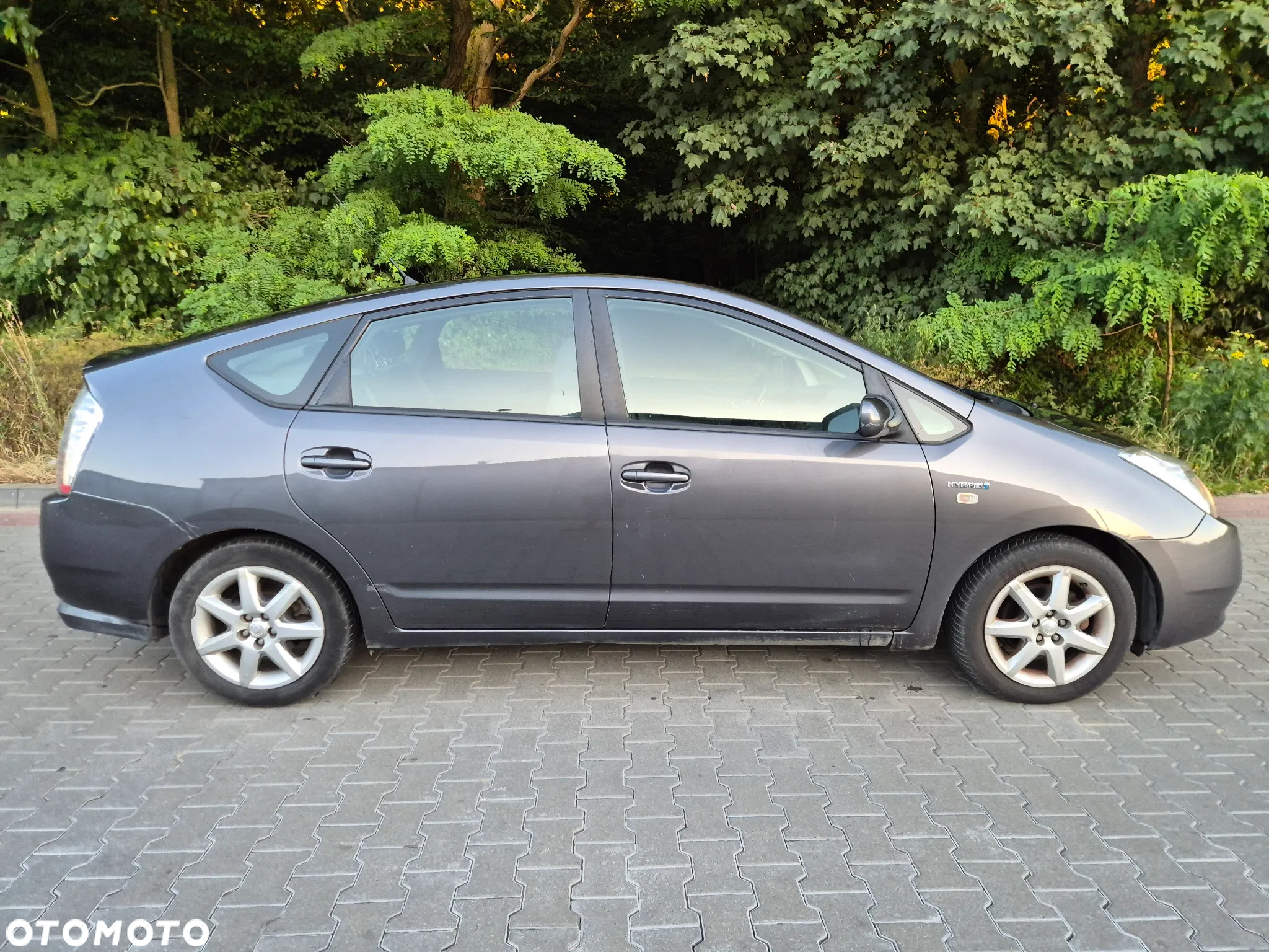 Toyota Prius - 4