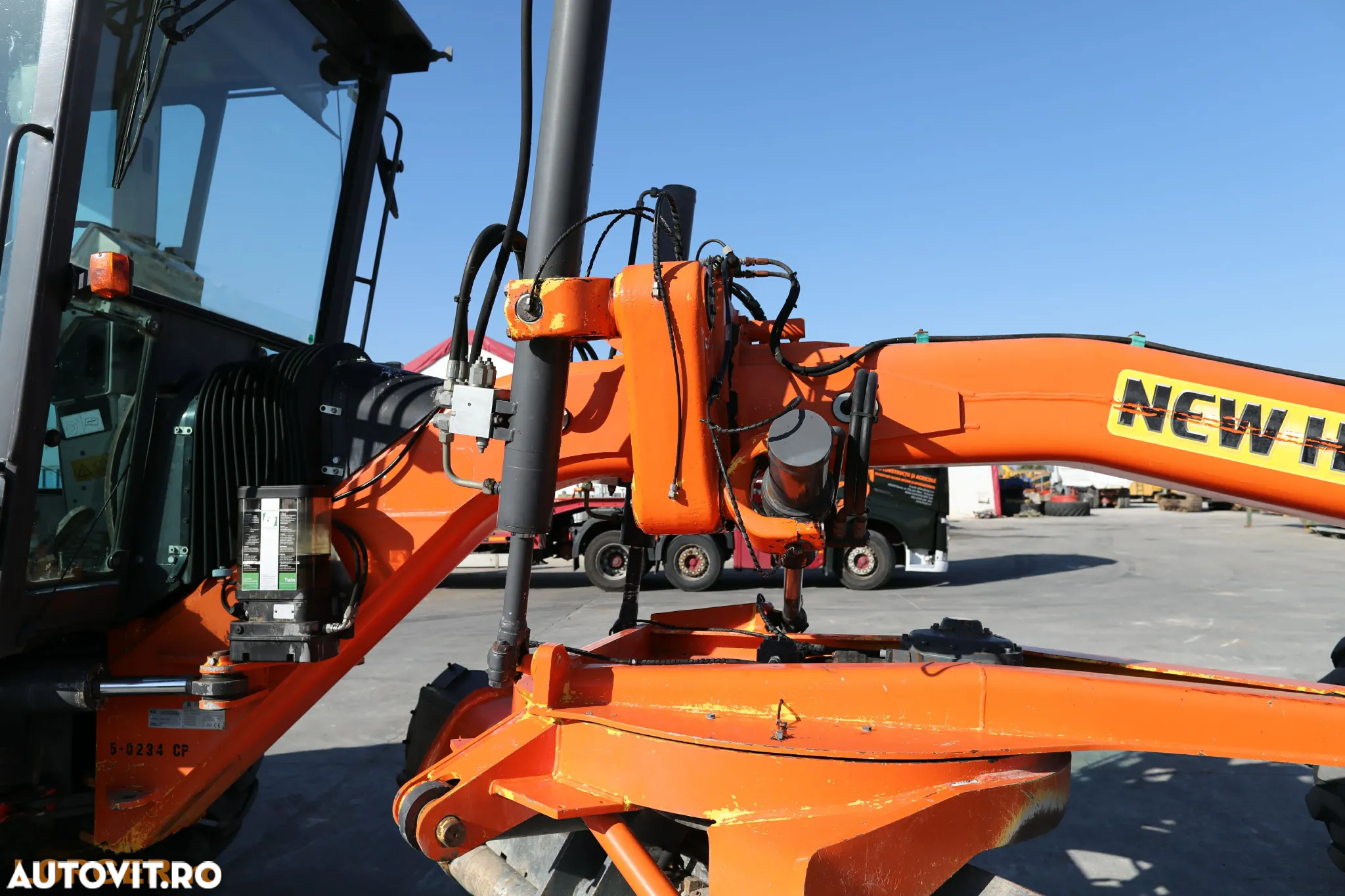 New Holland O&K F156.6 - 14