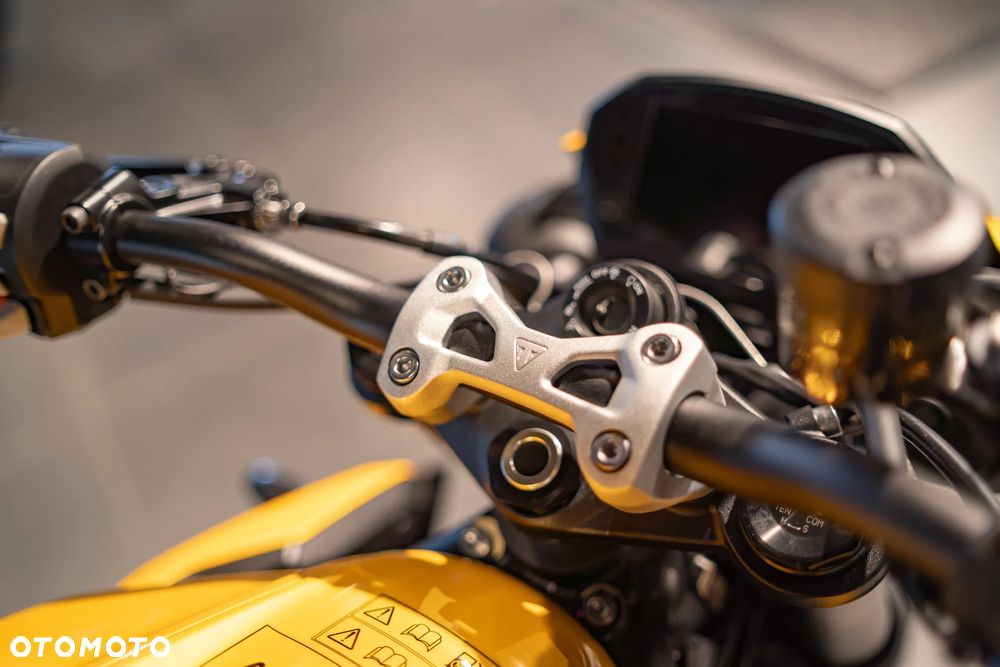 Triumph Street Triple - 7