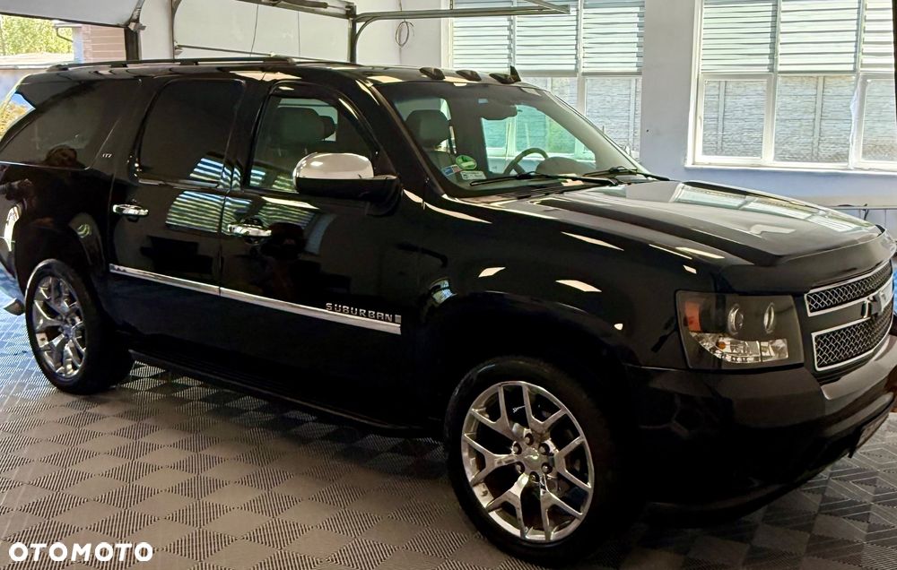Chevrolet Suburban - 4