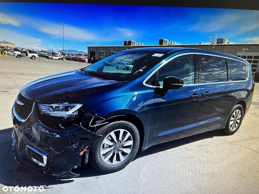 Chrysler Pacifica - 13