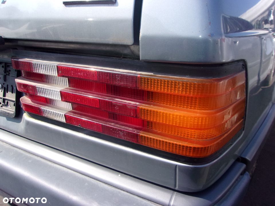 LAMPA TYŁ PRAWA MERCEDES 190 W201 - 4