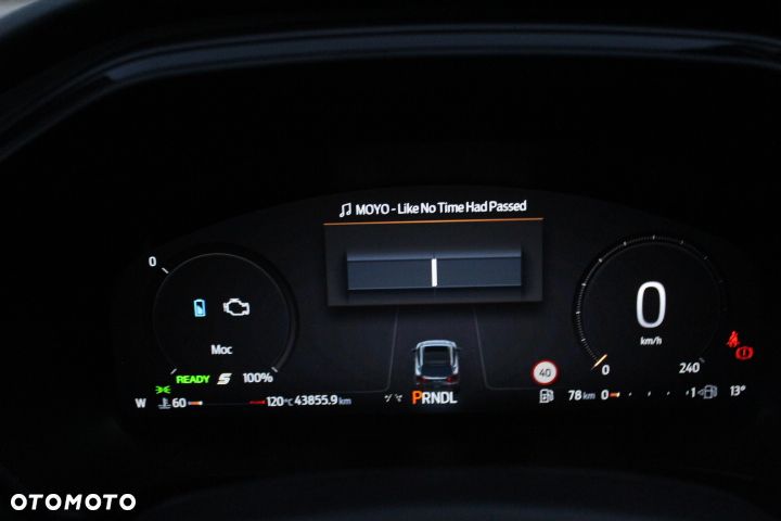 Ford Kuga 2.5 Duratec FHEV 4x4 ST-LINE X - 24