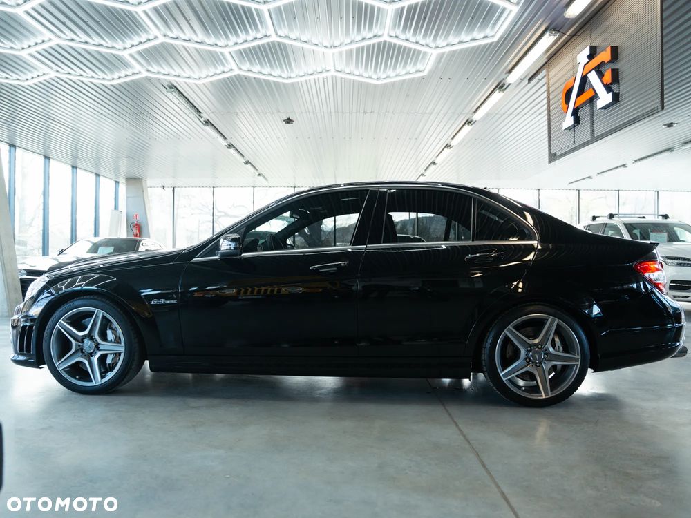 Mercedes-Benz Klasa C 63 AMG - 9