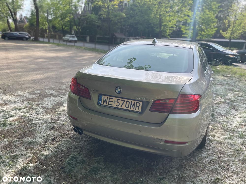BMW Seria 5 525d xDrive - 6
