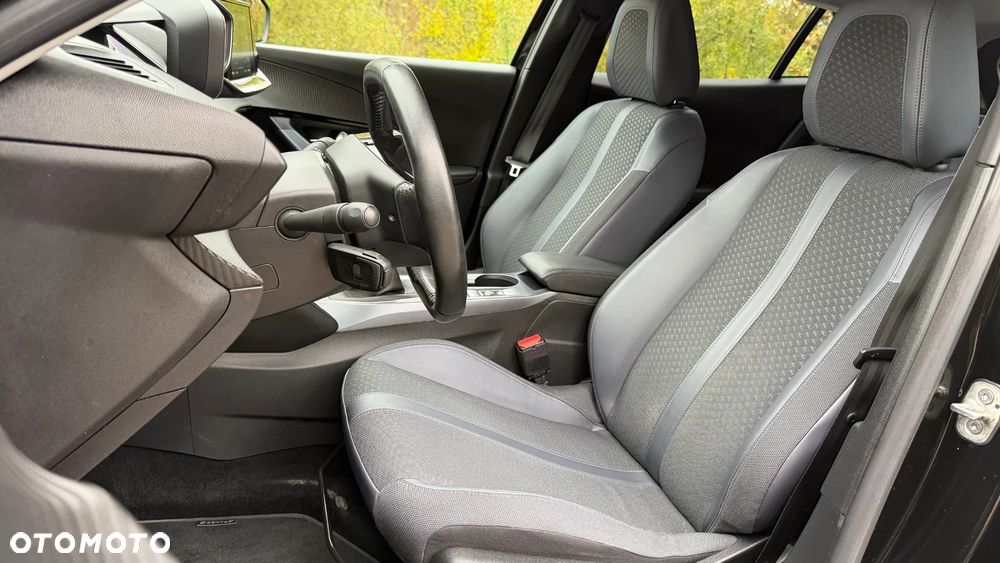 Peugeot 2008 1.2 PureTech Allure Pack S&S - 27