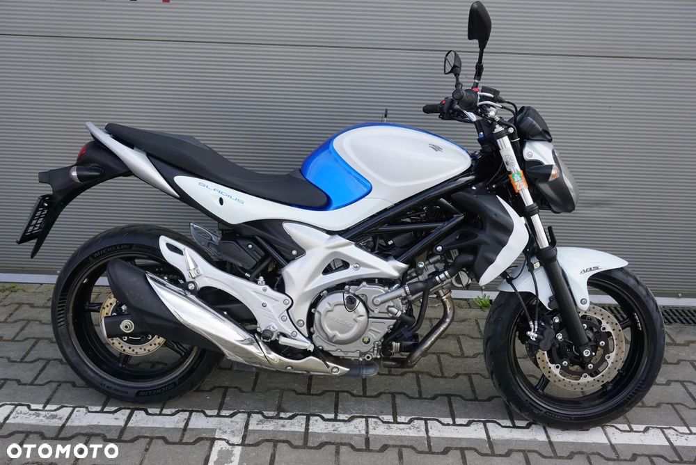 Suzuki Gladius - 2
