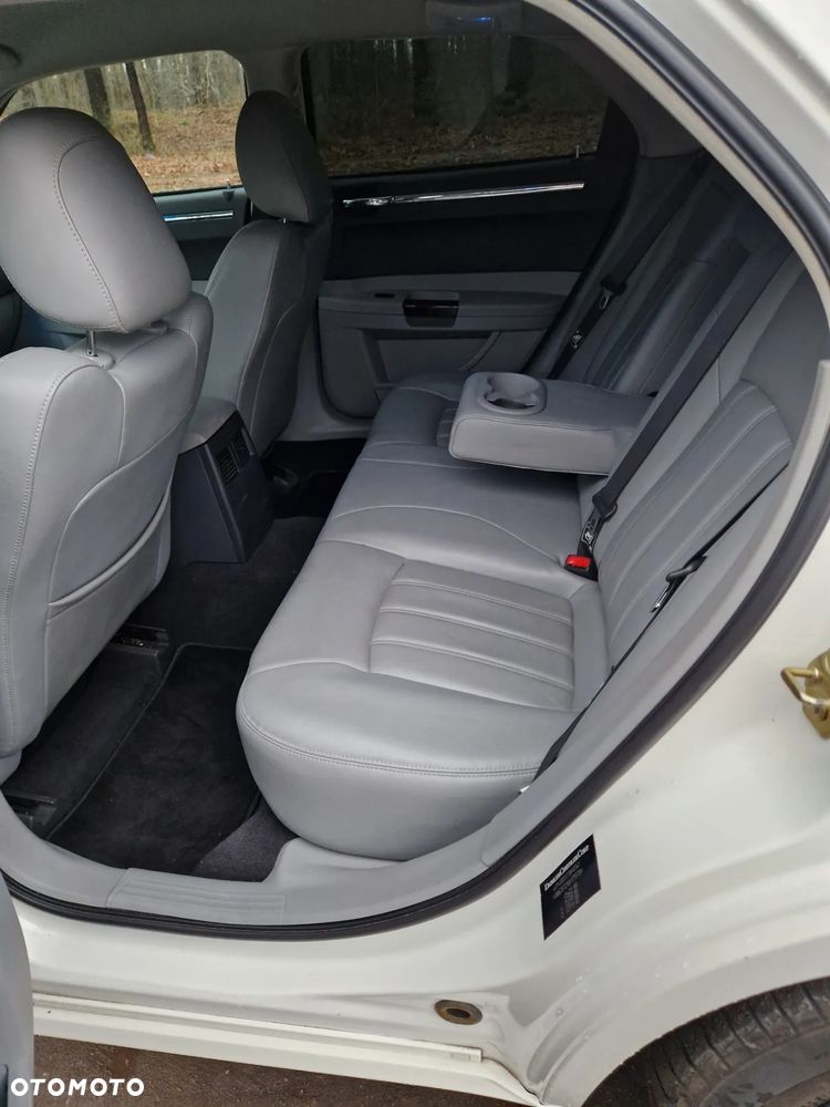 Chrysler 300C 5.7 V8 HEMI AWD Automatik - 9