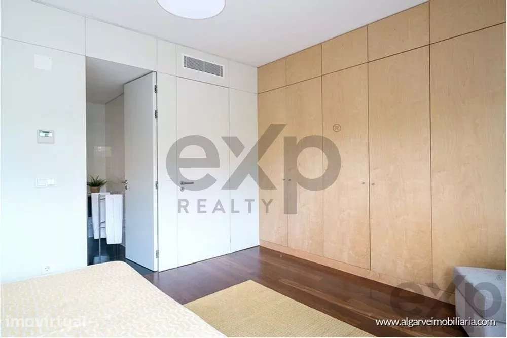 Residência de Luxo C/ 2 parqueamentos e piscina - Vilamoura - Grande imagem: 4/8