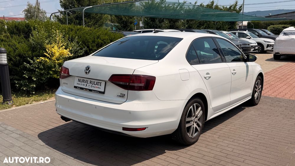 Volkswagen Jetta - 10
