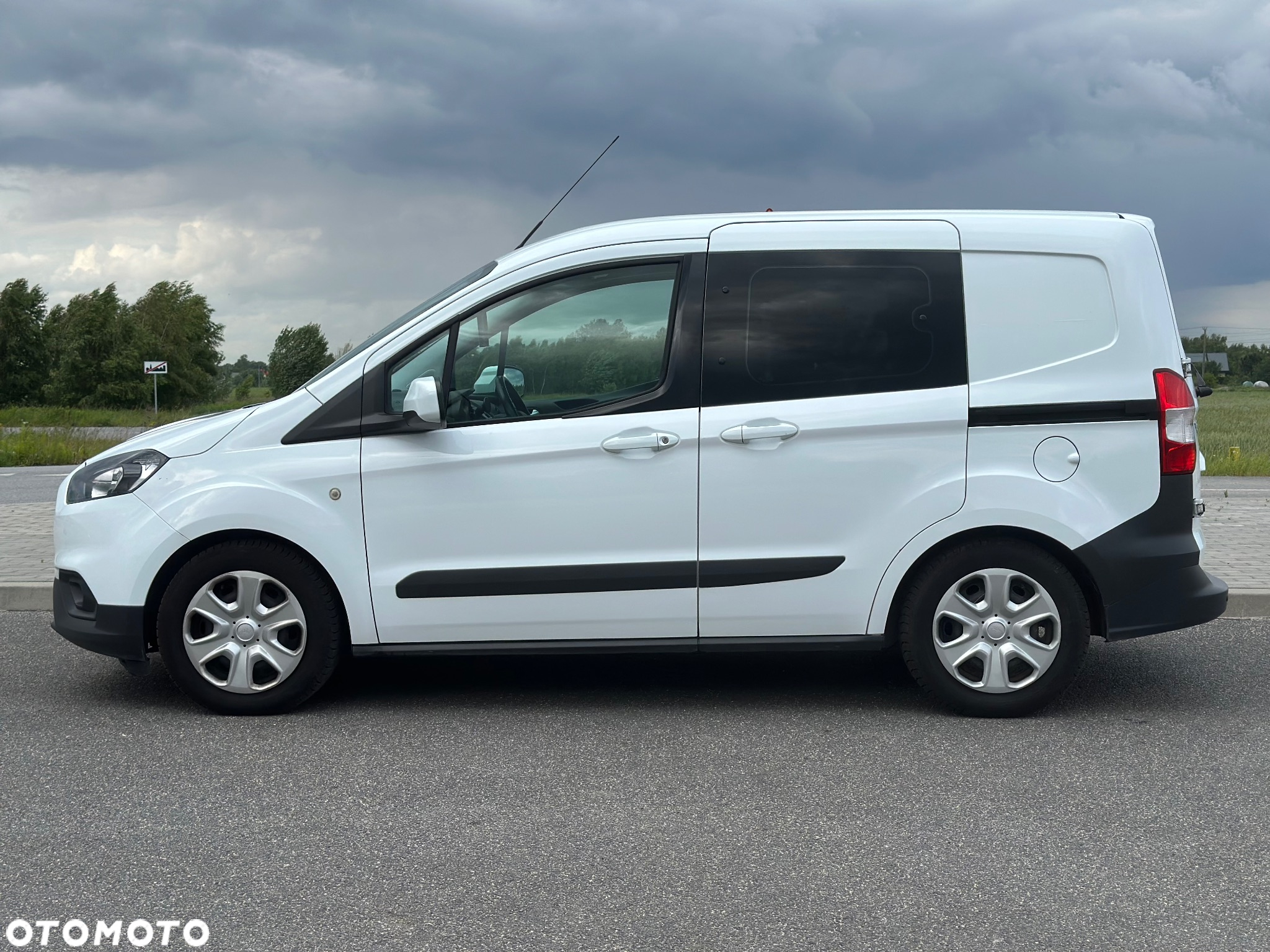 Ford Transit Courier - 2